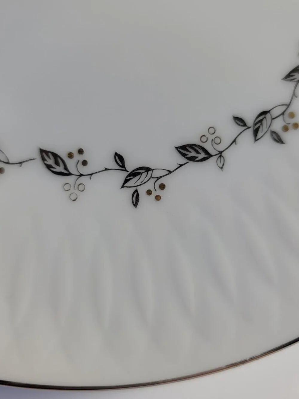 FOUR Sango Carillon Salad Plates White Gold Berries Platinum Leaves 8 Inch